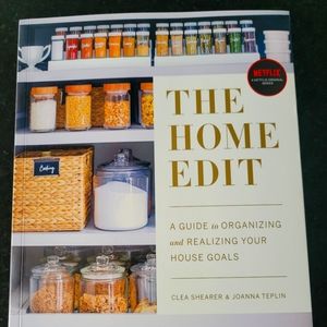 🟣sold🟣The Home Edit book